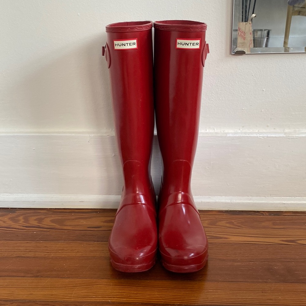 Red Glossy Tall Hunter Rain-boots Size 9